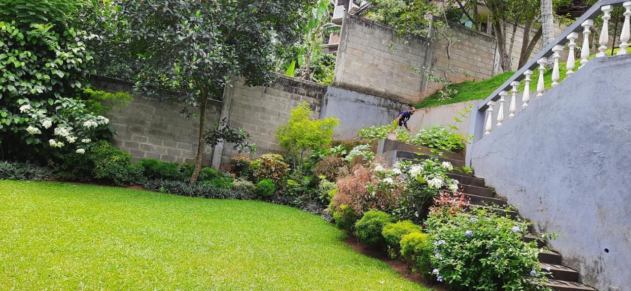 Aa Bungalow Kandy Exteriör bild